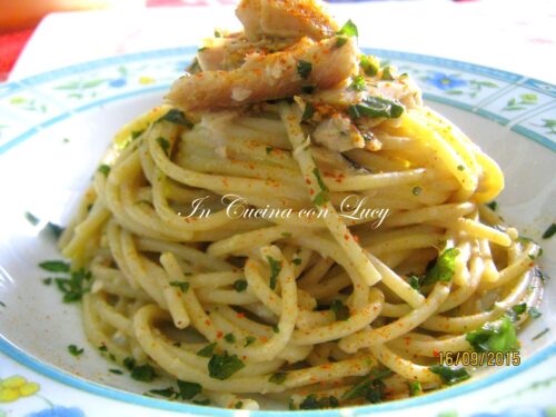 Spaghetti agrumati con tonno e sardine.